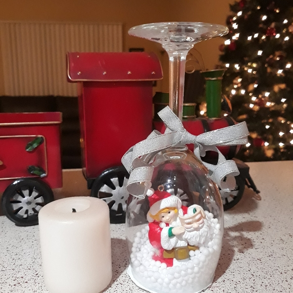Wine glass snow globe candle stand - Picture 1 of 4